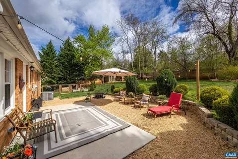 124 Locust St, Amherst, VA 24521 photo 2