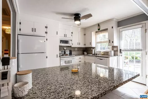 124 Locust St, Amherst, VA 24521 photo 6