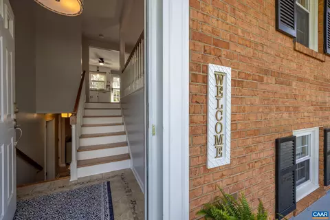 124 Locust St, Amherst, VA 24521 photo 3