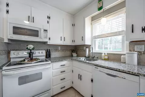 124 Locust St, Amherst, VA 24521 photo 8
