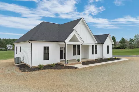 643 Cattle Scales Rd, Waynesboro, VA 22980