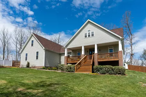 22 Farm Wood Ct, Staunton, VA 24401