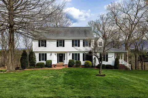 210 Manor Dr, Edinburg, VA 22824