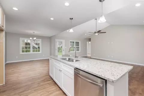 257 Jocelyn Ln, Waynesboro, VA 22980