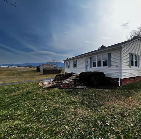 77 Spitler Cir, Greenville, VA 24440