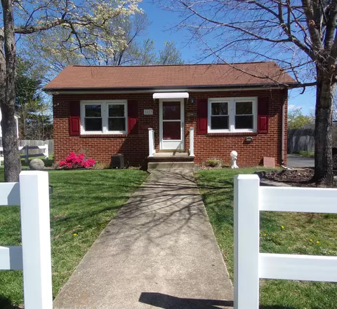 1623 Mulberry St, Waynesboro, VA 22980