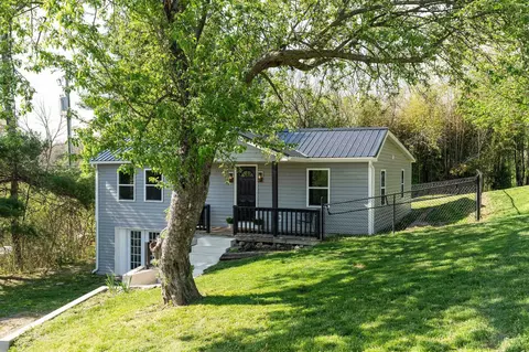 171 Greenview Dr, Staunton, VA 24401