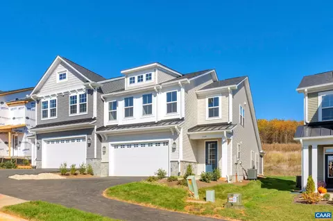 208 Ridgeline Dr, Waynesboro, VA 22980