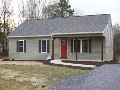 1 Evergreen Ct, Grottoes, VA 24441
