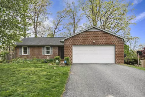 208 Yount Ave, Staunton, VA 24401