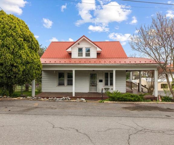 102 N Lee St, Luray, VA 22835