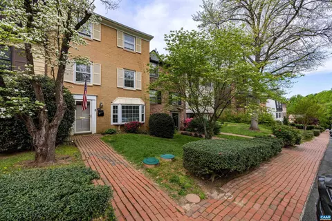 8 Georgetown Grn, Charlottesville, VA 22901