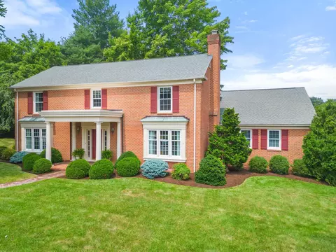 512 Victoria Dr, Staunton, VA 24401
