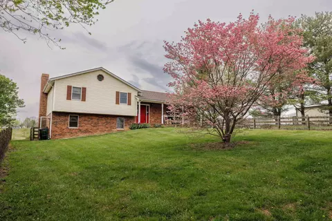 73 Patchwork Ln, Fishersville, VA 22939