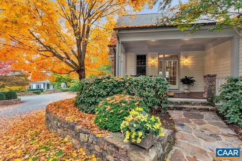 498 Ednam Cir, Charlottesville, VA 22903