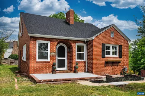 1304 N Coalter St N, Staunton, VA 24401