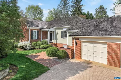 12 Ednam Village St, Charlottesville, VA 22903