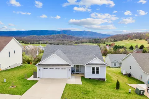 32 Mcilwee Ln, Staunton, VA 24401 photo 2