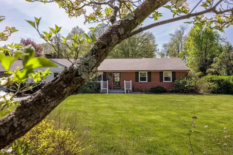 3018 Hampton Dr, Waynesboro, VA 22980 photo 5
