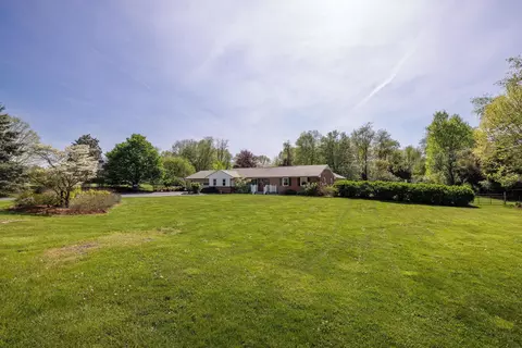 3018 Hampton Dr, Waynesboro, VA 22980 photo 4
