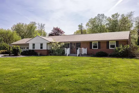 3018 Hampton Dr, Waynesboro, VA 22980