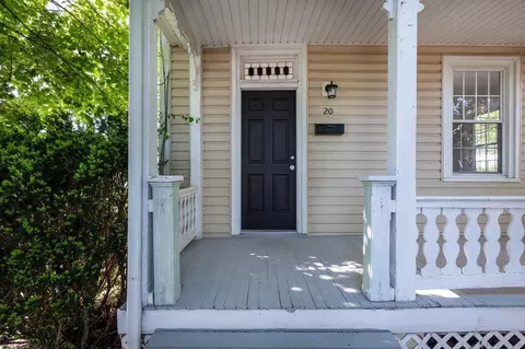 20 E Liberty St E, Staunton, VA 24401