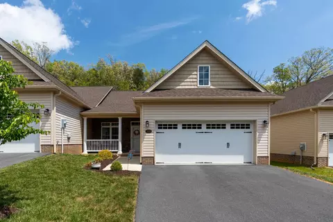 1205 Stocker St, Staunton, VA 24401