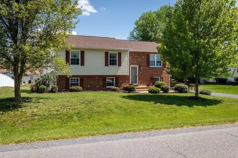 6352 W Donnagail Dr W, Penn Laird, VA 22846