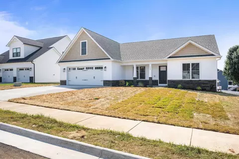 142 Lindburgh Dr, Waynesboro, VA 22980
