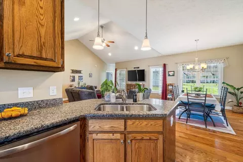 20 Old Oak Dr, Stuarts Draft, VA 24477 photo 9