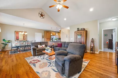 20 Old Oak Dr, Stuarts Draft, VA 24477 photo 19