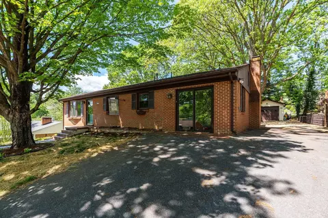 86 Hudson Ave, Staunton, VA 24401