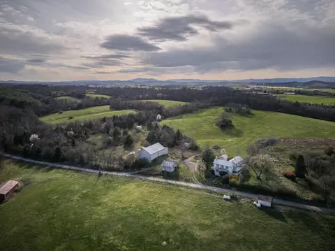 963 Chapel Hill Ln, Weyers Cave, VA 24486