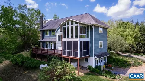 132 Reeds Gap Rd, Lyndhurst, VA 22952