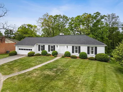 1187 Pinehurst Rd, Staunton, VA 24401