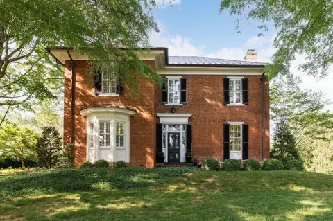 201 Edgewood Rd, Staunton, VA 24401