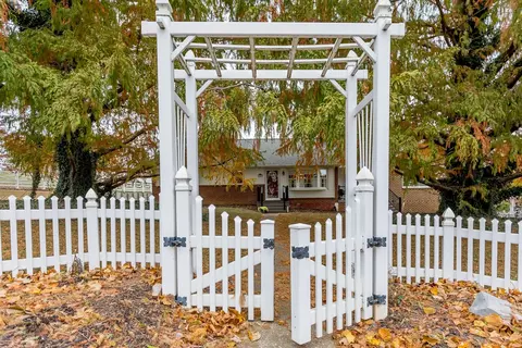 381 N Main St N, Mount Crawford, VA 22841