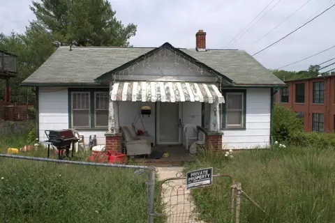 201 W Peabody St W, Staunton, VA 24401