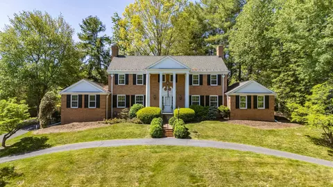 601 Woodmont Dr, Staunton, VA 24401