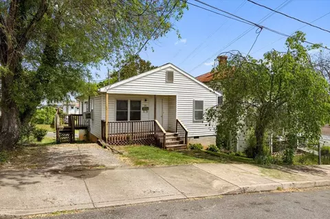 25 E Peabody St E, Staunton, VA 24401