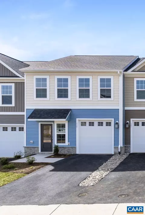 305 Ridgeline Dr, Waynesboro, VA 22980