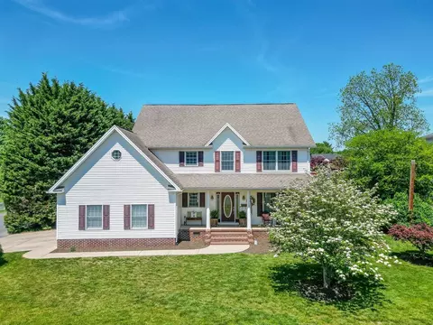 305 E Rockingham St E, Elkton, VA 22827
