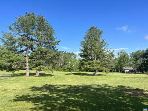 19 Mathews Ln, Lyndhurst, VA 22952