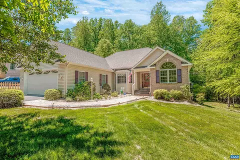 8 Locks Rd, Palmyra, VA 22963