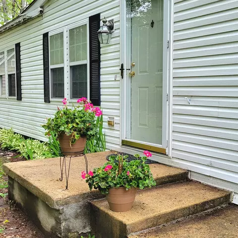 243 Dodge St, Stuarts Draft, VA 24477 photo 2