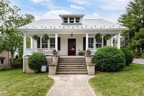 722 Alleghany Ave, Staunton, VA 24401