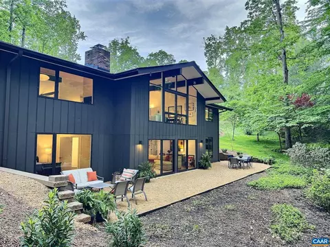 11 Vincennes Ct, Charlottesville, VA 22911