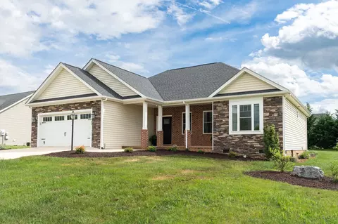 329 Petros Dr, Waynesboro, VA 22980