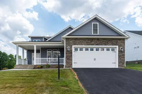 204 Tomasville Dr, Waynesboro, VA 22980