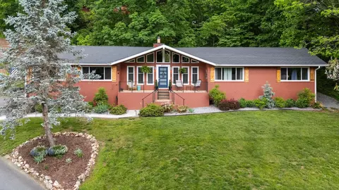897 Blue Ridge Dr, Staunton, VA 24401